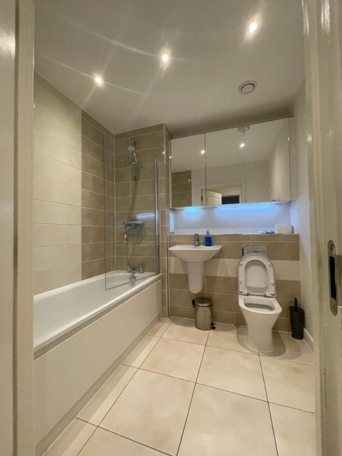 Amazing Apartment Moments Away From The Heart Of Лондон Екстериор снимка